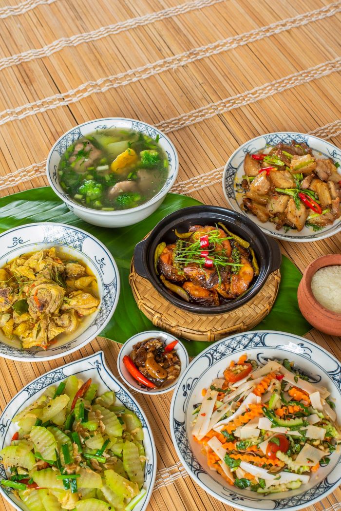 Đồ ăn hấp dẫn, thu hút khách đến quán Minh Châu - quán ăn ngon gần sân bay Vinh