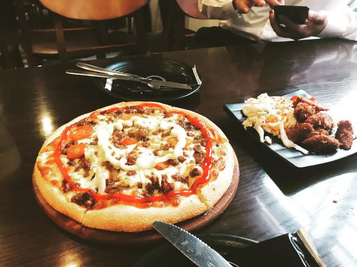 Pizza là món chính có tại quán ăn ngon gần sân bay Vinh