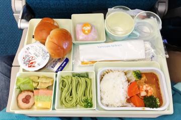 Tìm hiểu bữa ăn của các hãng hàng không nội địa có gì đặc sắc?