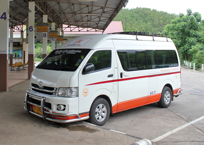 Di chuyển từ sân bay Phuket về trung tâm bằng Mini Bus