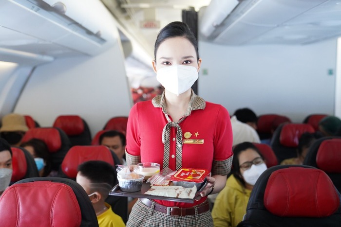 Hành khách mua vé máy bay đến Vinh từ Buôn Mê Thuột hạng phổ thông thực hiện thay đổi vé cần thanh toán phí 