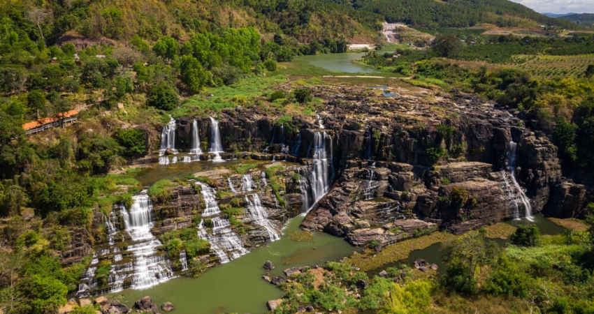 Hệ sinh thái xanh mát quanh thác Pongour