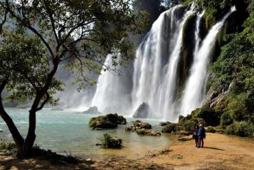 Choáng ngợp trước vẻ đẹp hùng vĩ của thác Pongour trong tour đường bay Tây Nguyên