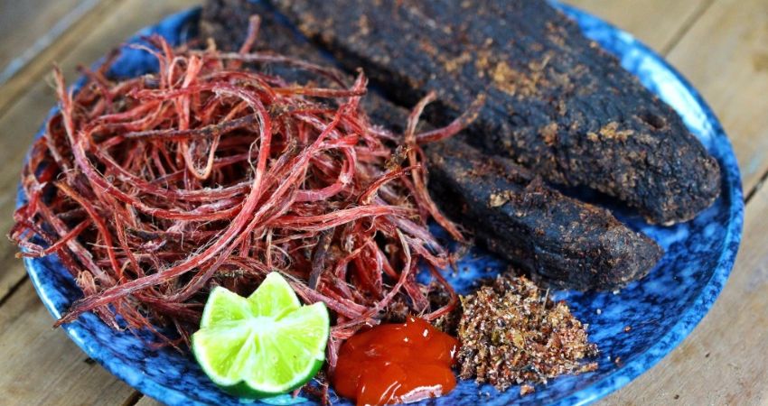 Thịt trâu có hương vị thơm ngon và hòa lẫn mùi khói bếp thơm nồng.
