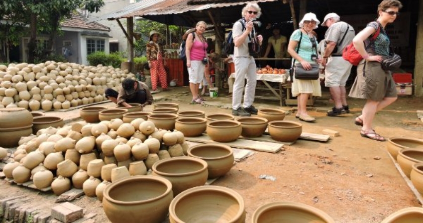 Bình gốm độc đáo, mang hồn cốt làng nghề Thanh Hà