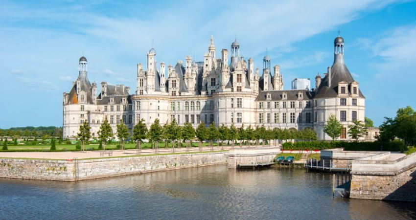 Kiến trúc đồ sộ của lâu đài Chambord