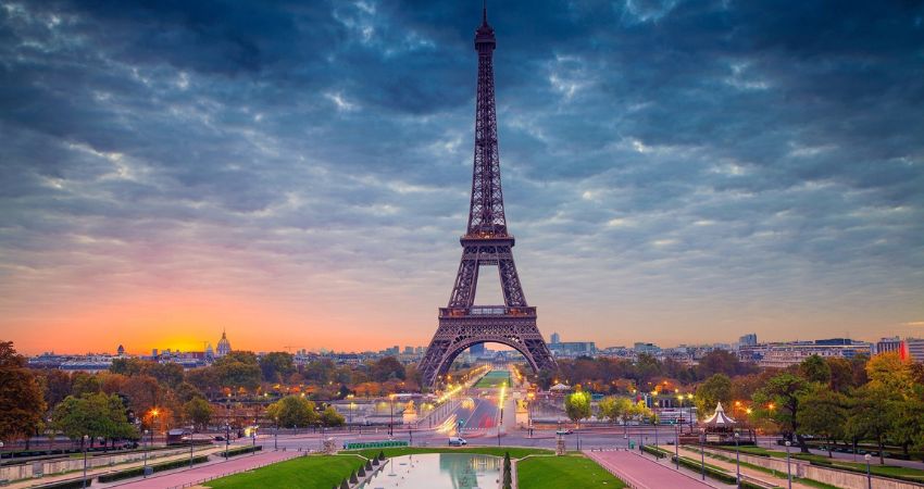 Biểu tượng Tháp Eiffel nổi tiếng Thế Giới.