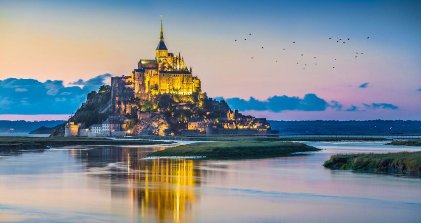 Mont Saint-Michel tỏa sáng giữa biển trời