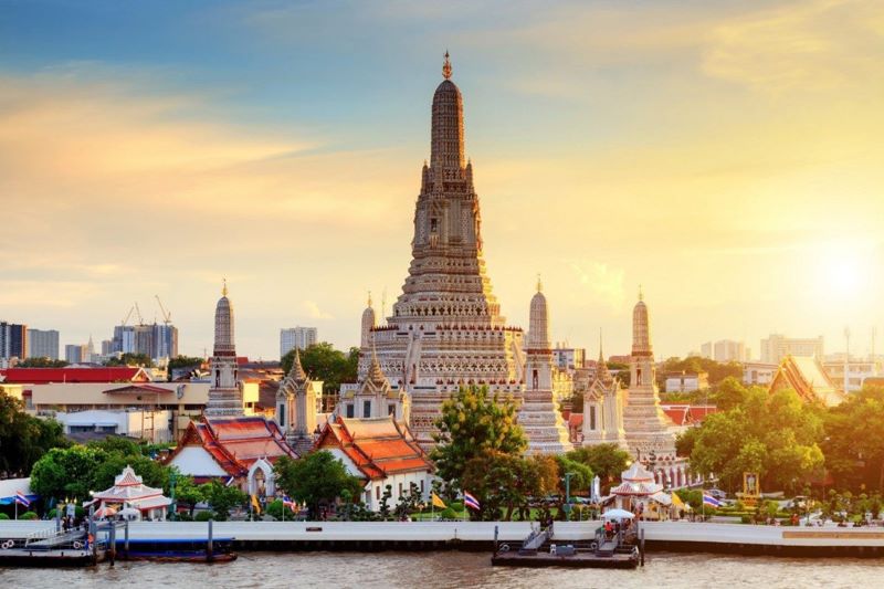 Đền Wat Arun, biểu tượng kiến trúc Thái Lan bên sông Chao Phraya.