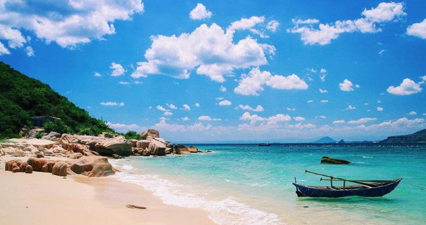 Mùa hè là mùa thích hợp nhất để đi du lịch Phú Yên. 