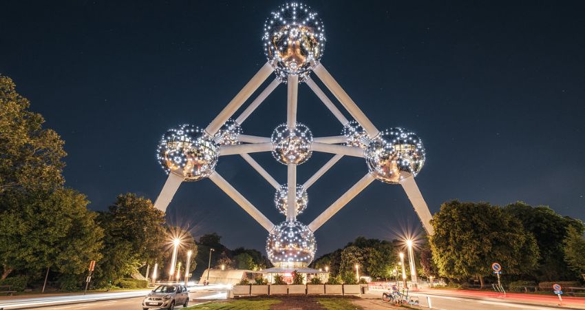 Khám phá Atomium trong tour du lịch hàng không Bỉ