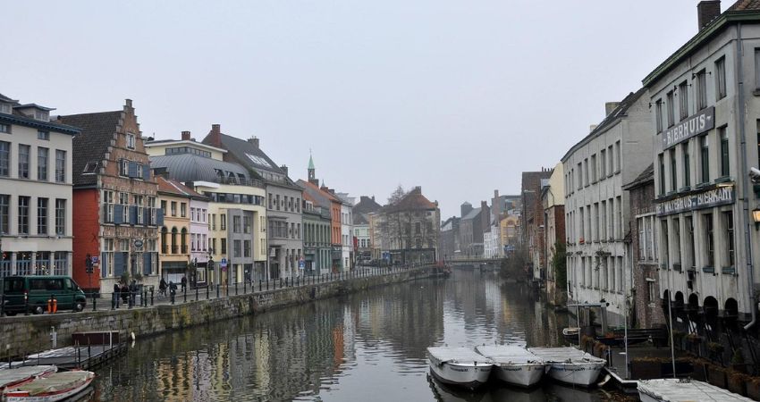 Khám phá văn hóa của người dân Ghent trong tour du lịch hàng không Bỉ