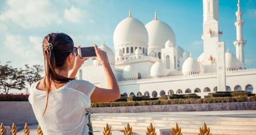 Nếu muốn chụp ảnh các tòa nhà khi đi tour du lịch hàng không Dubai nên hỏi trước