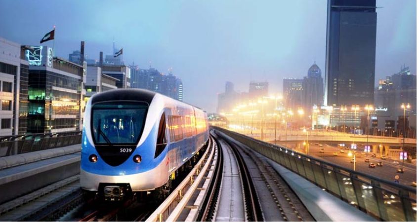 Trải nghiệm tàu điện ngầm trong tour du lịch hàng không Dubai