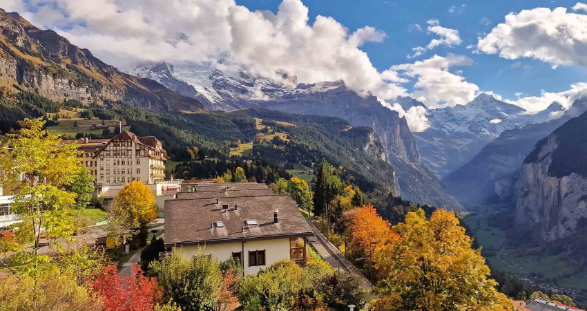 Wengen, ngôi làng tuyệt đẹp nằm trên dãy Alps, nổi bật với khung cảnh thanh bình và không gian sạch sẽ.