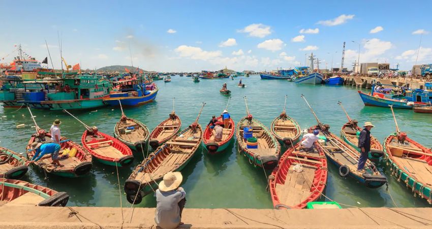 Một góc bình yên bên làng chài Hàm Ninh