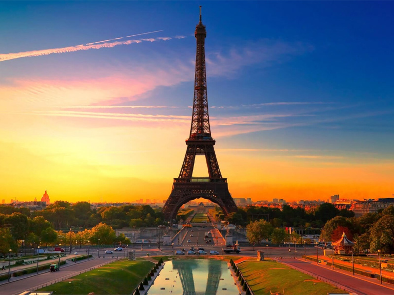 Paris – điểm đến không thể bỏ lỡ trong tour hàng không đi châu Âu mùa hè.