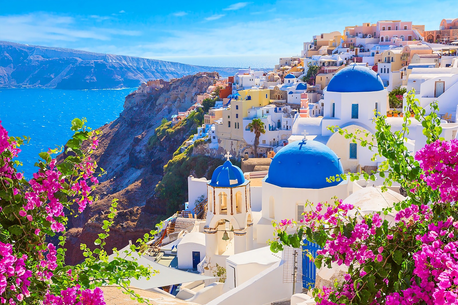 Santorini, Hy Lạp – thiên đường biển đảo lý tưởng cho chuyến du lịch mùa hè.