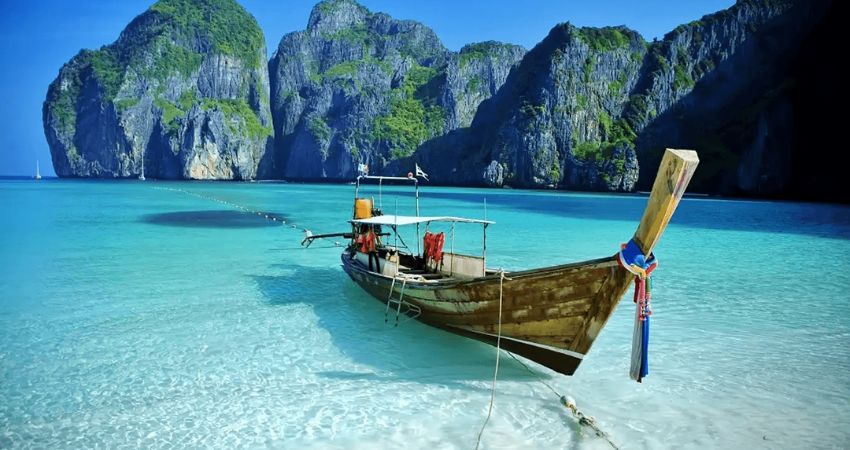 Bãi biển Phuket hút hồn dân du lịch