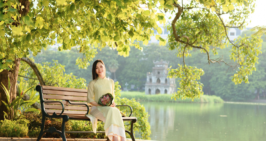 Vẻ đẹp lãng mạng xao xuyến của mùa thu Hà Nội. 