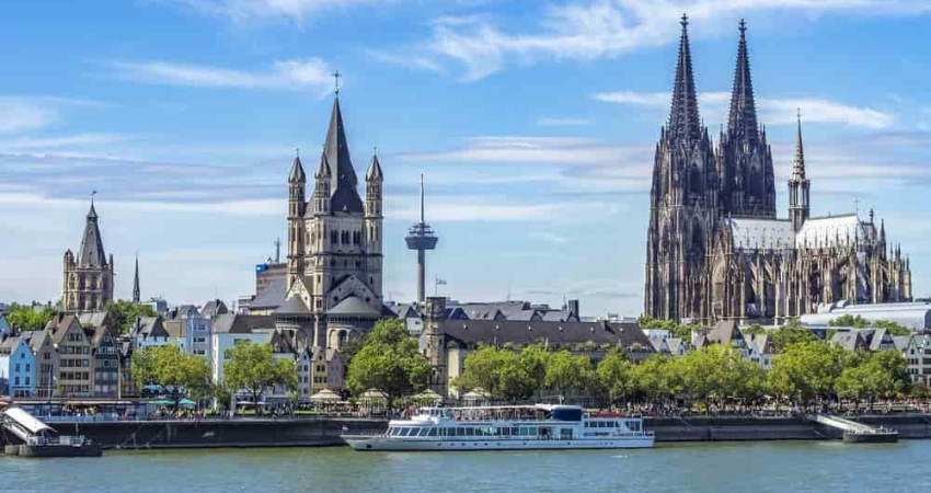 Nhà thờ Cologne không chỉ là một công trình tôn giáo mà còn là một phần quan trọng trong di sản văn hóa thế giới. 