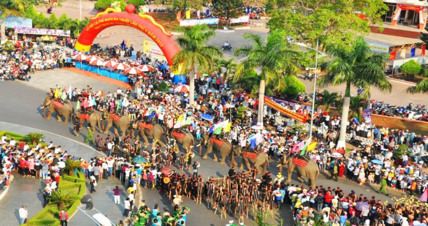 Tham gia Festival cà phê trong Tour đường bay Buôn Mê Thuột