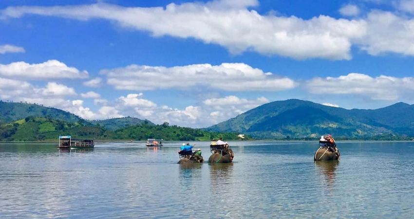 Tham quan Hồ Lắk trong Tour đường bay Buôn Mê Thuột