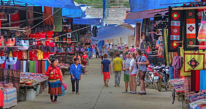 Chợ phiên ngày Tết Mộc Châu