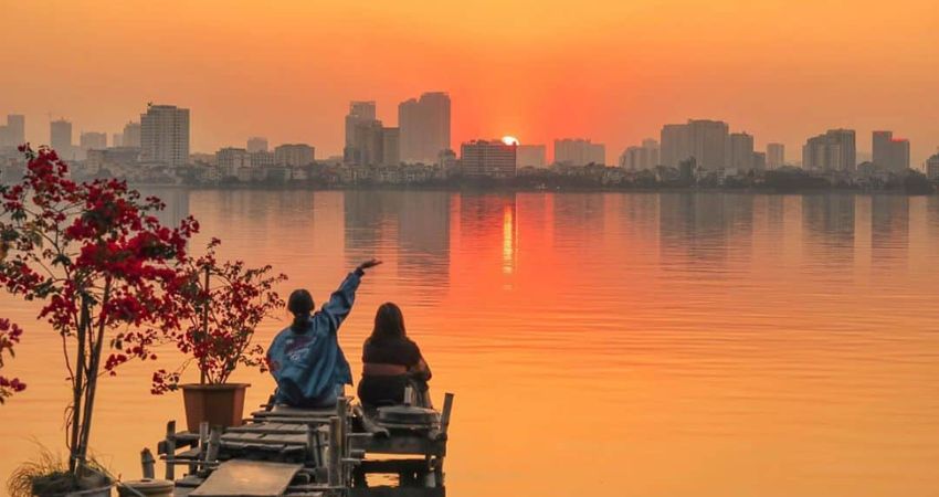 Check-in Hoàng hôn Hồ Tây trong Tour đường bay Hà Nội