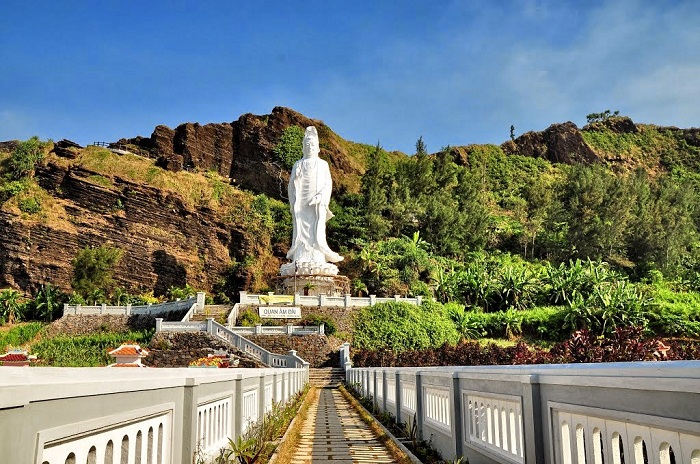 Chùa Hang đảo Lý Sơn