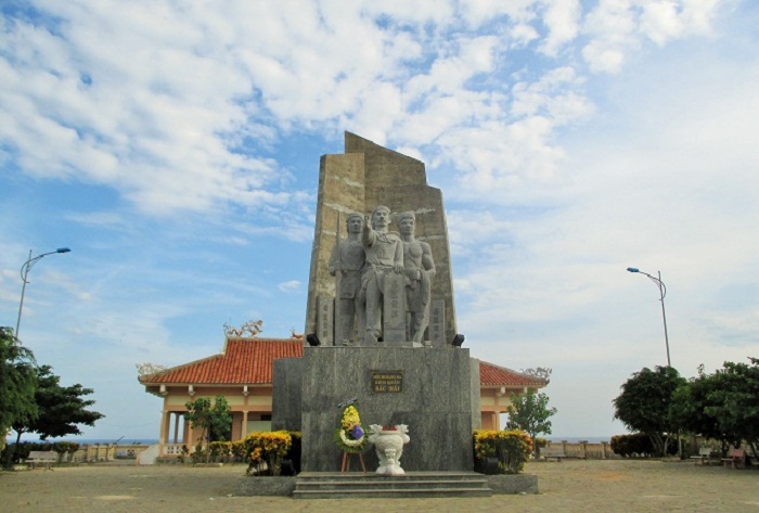 Nhà trưng bày Hoàng Sa kiêm quản Bắc Hải