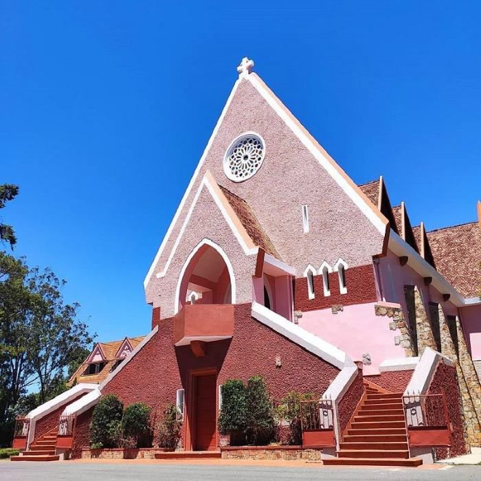 Kiến trúc Pháp của nhà thờ Domaine de Marie
