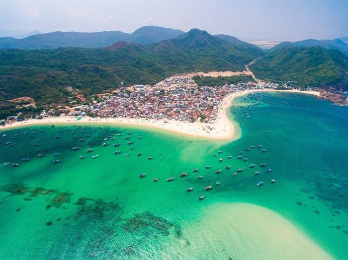 Vẻ đẹp thanh bình, yên ả của Hòn Khô tại Quy Nhơn