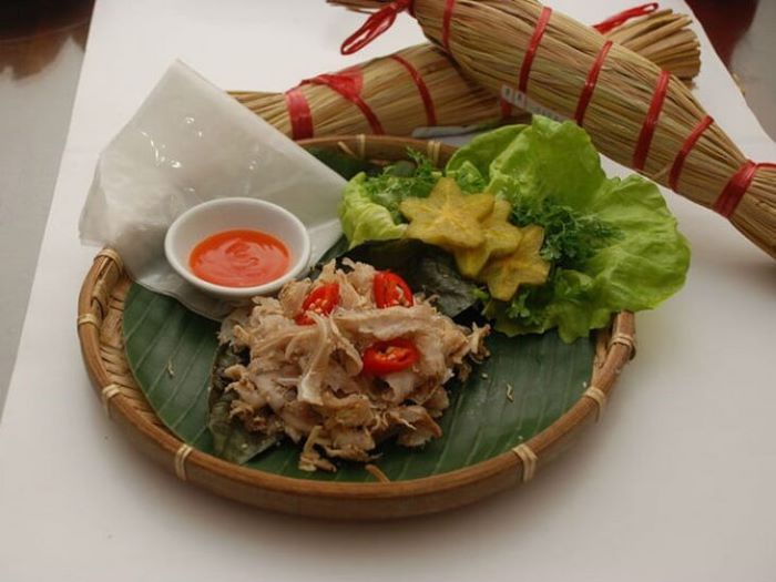 Đặc sản chả tré rơm