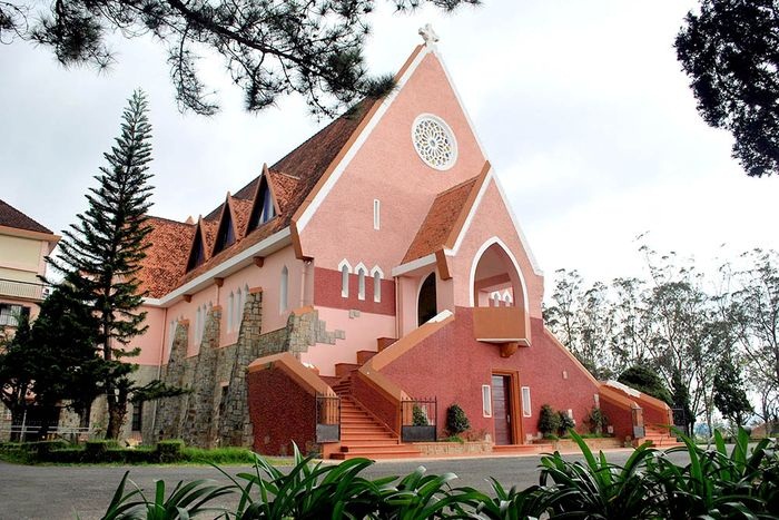 Tour du lịch Nha Trang - Đà Lạt 5 ngày thăm nhà thờ Domaine De Marie