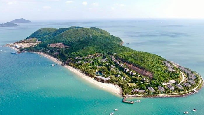 Hòn Tằm là một trong những vịnh biển đẹp nhất trên thế giới
