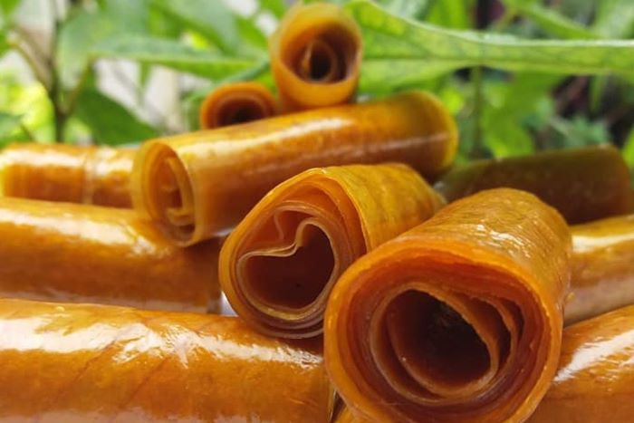 Bánh xoài là đặc sản nhiều du khách mua về làm quà khi tới Nha Trang