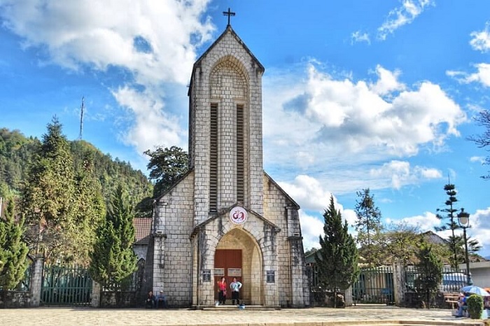 Du lịch Sapa: Nhà thờ đá Sapa