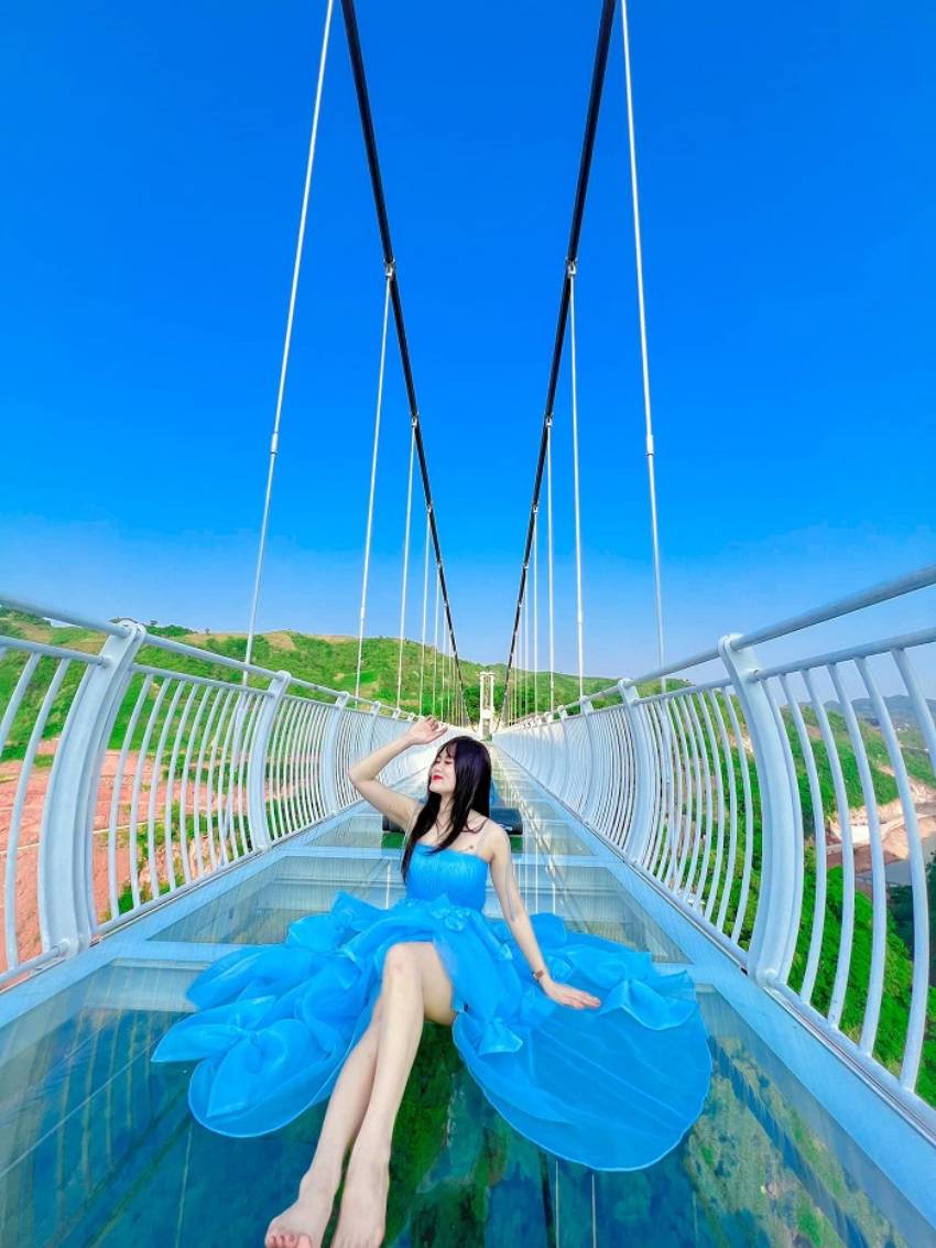 Cầu kính Bạch Long
