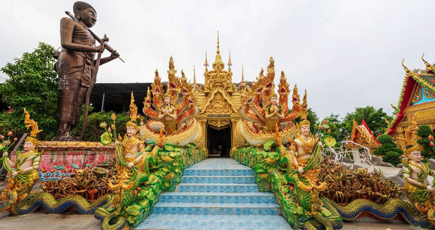 Wat Maniwong với không gian cổ kính