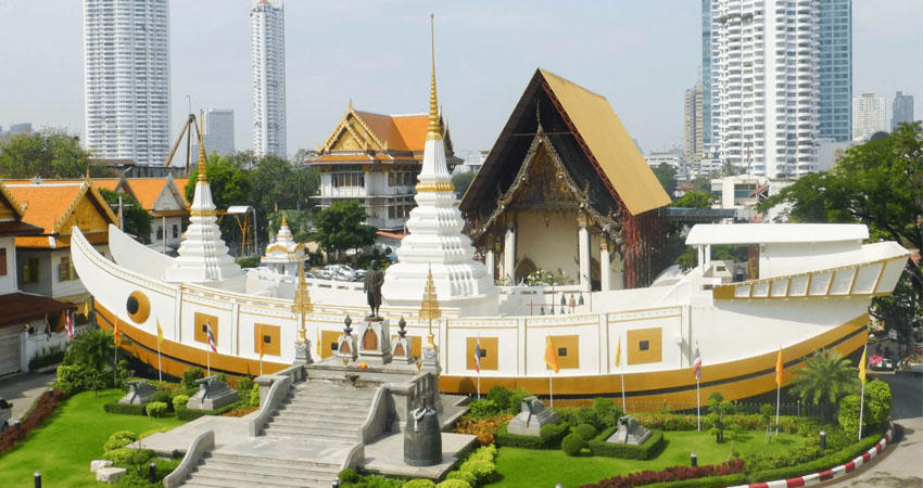 Chùa Thuyền Wat Yanawa nằm bên bờ sông Chao Phraya