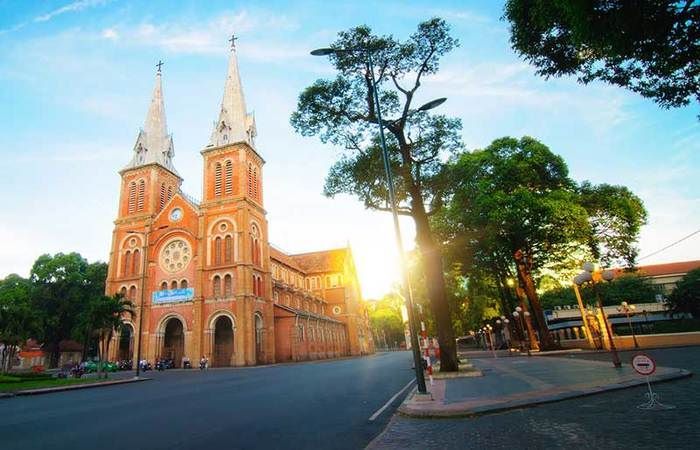 Kiến trúc Gothic hàng trăm năm ở nhà thờ Đức Bà