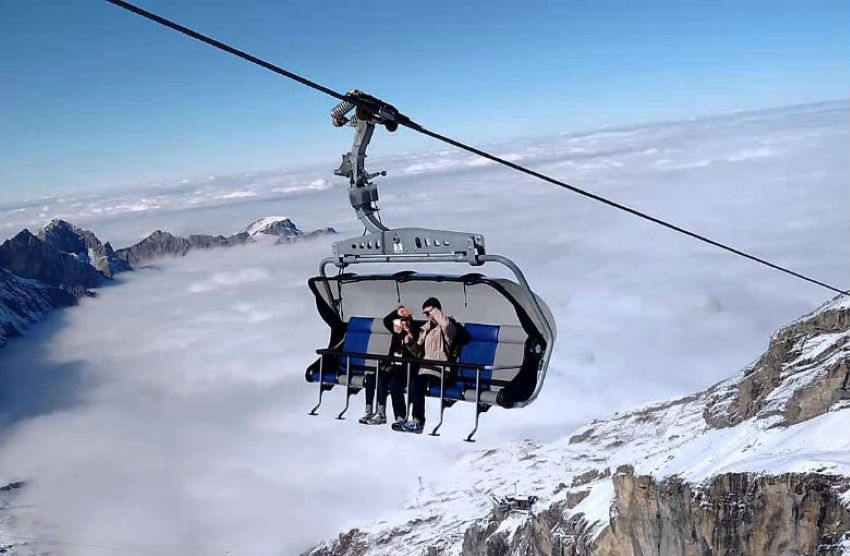 Ngắm khu núi tuyết Titlis thần tiên từ trên cáp treo