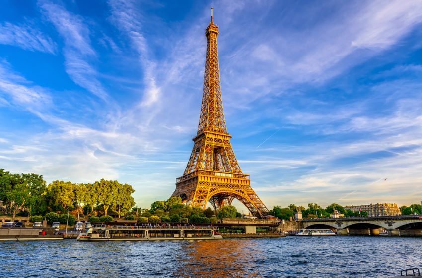Kiến trúc 100% bằng thép của tháp Eiffel