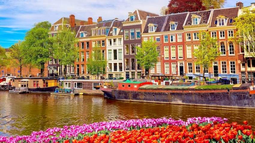 Ngồi du thuyền dọc theo kênh đào Amsterdam