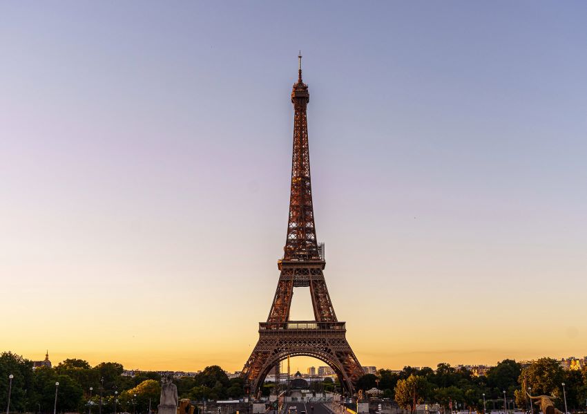 Check in tháp Eiffel ở Pháp
