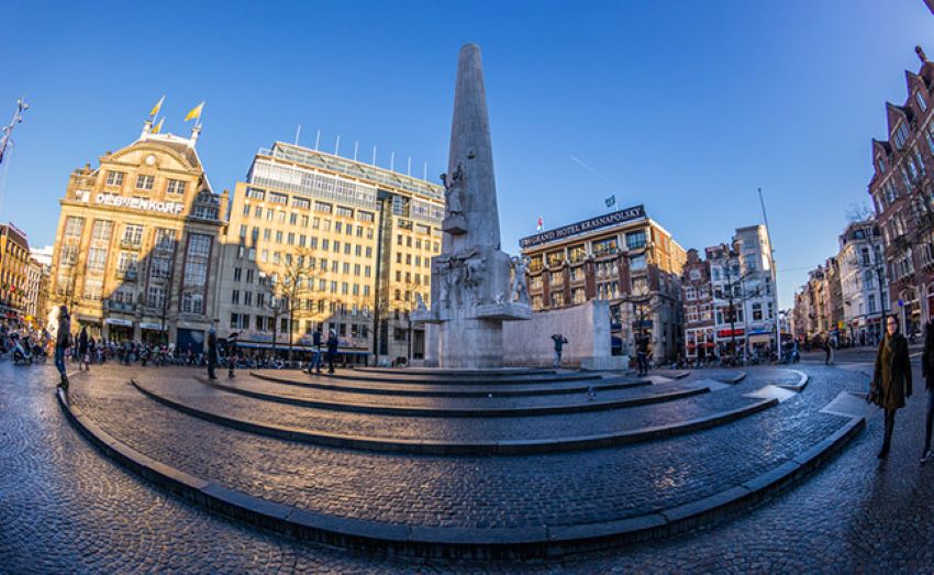 Nhiều công trình nổi bật hội tụ ở quảng trường Damplatz