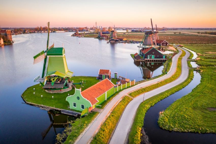 Mãn nhãn trước các cối xay gió Windmills cổ kính