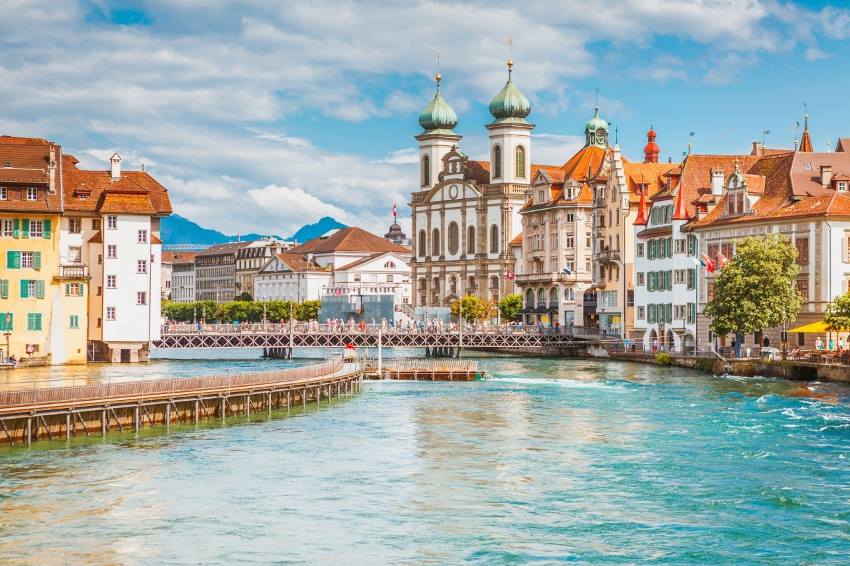 Cảnh sắc đẹp như tranh vẽ khi đến phố cổ Lucerne