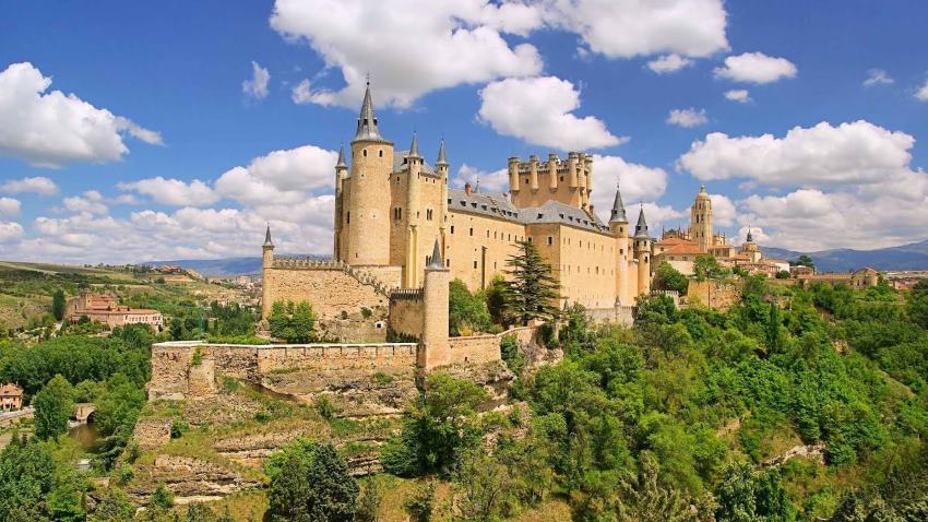 Pháo đài Alcazar được ví như lâu đài lọ lem độc đáo